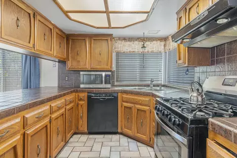 1116 E Paradise Ave, Visalia, CA 93292 photo 13