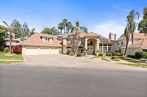 6022 W Sweet Dr, Visalia, CA 93291