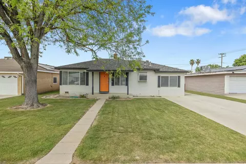 210 W Colonial Dr, Hanford, CA 93230