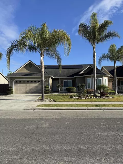 1024 Tranquility Ct, Lemoore, CA 93245 photo 2