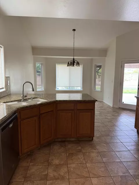 1024 Tranquility Ct, Lemoore, CA 93245 photo 7
