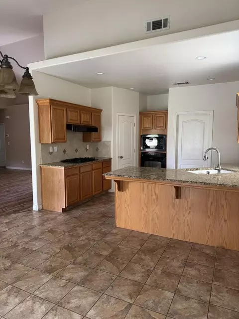 1024 Tranquility Ct, Lemoore, CA 93245 photo 9