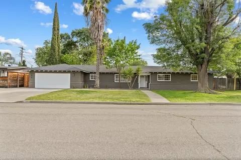 795 Laurence Ln, Hanford, CA 93230