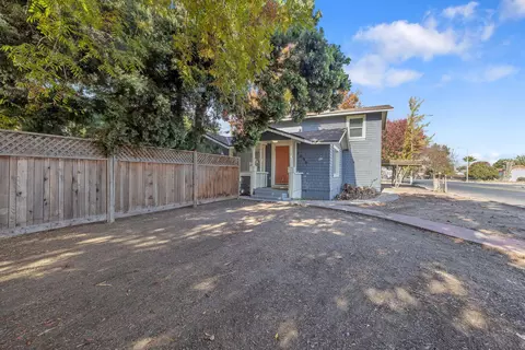 1096 E Sycamore Ave, Tulare, CA 93274
