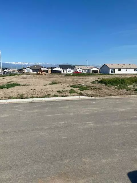 1124 S Ohio Pl W, Porterville, CA 93257