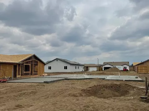 1174 S Ohio Pl W, Porterville, CA 93257