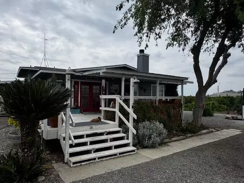 1691 S Hillcrest St, Porterville, CA 93257