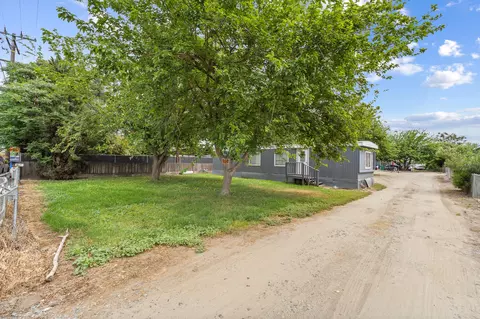 1831 W North Grand Ave, Porterville, CA 93257