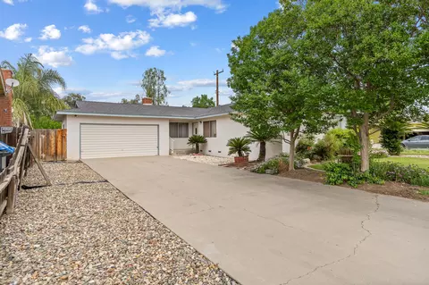 1420 W Princeton Ave, Visalia, CA 93277