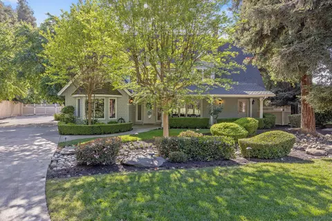 5625 W Grove Ct, Visalia, CA 93291