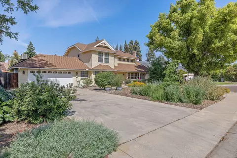 1111 N Bollinger St, Visalia, CA 93291