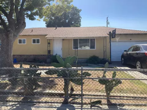908 S Latimer St, Tulare, CA 93274