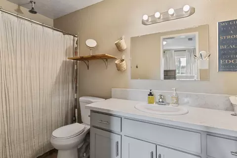 Bath - 947 E Ciinamon Dr, Lemoore, CA 93245 photo 2 of 2