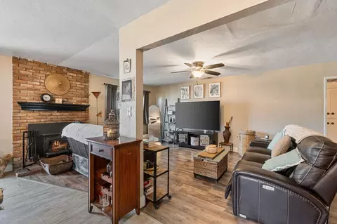 Other - 947 E Ciinamon Dr, Lemoore, CA 93245 photo 2 of 4