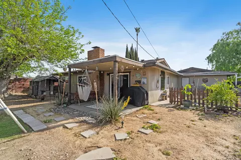 Exterior - 947 E Ciinamon Dr, Lemoore, CA 93245 photo 4 of 4