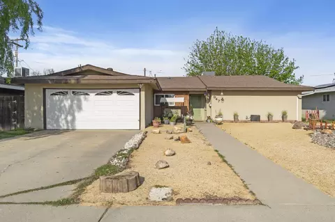947 E Ciinamon Dr, Lemoore, CA 93245