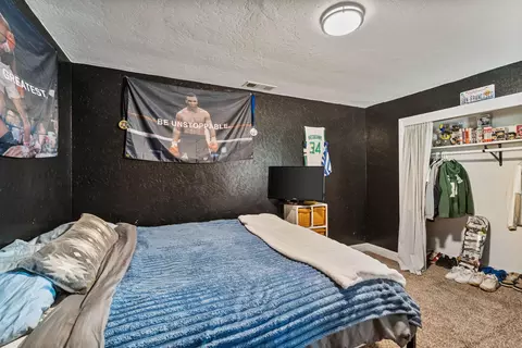Bedroom - 947 E Ciinamon Dr, Lemoore, CA 93245 photo 4 of 6