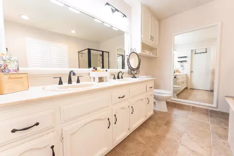 Bath - 286 E Wilson Ave, Tulare, CA 93274 photo 5 of 11