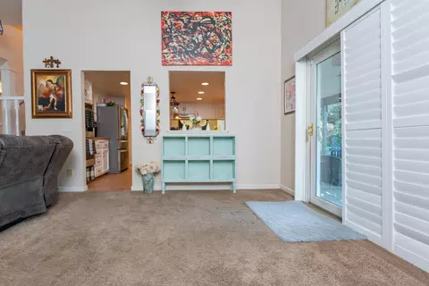 Entry Way - 286 E Wilson Ave, Tulare, CA 93274 photo 4 of 6