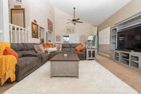 Living - 286 E Wilson Ave, Tulare, CA 93274 photo 1 of 5