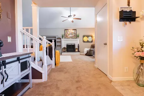 Entry Way - 286 E Wilson Ave, Tulare, CA 93274 photo 2 of 6