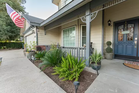 Exterior - 286 E Wilson Ave, Tulare, CA 93274 photo 11 of 24