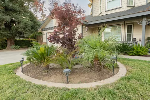 Exterior - 286 E Wilson Ave, Tulare, CA 93274 photo 9 of 24