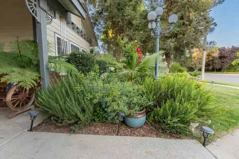 Exterior - 286 E Wilson Ave, Tulare, CA 93274 photo 12 of 24