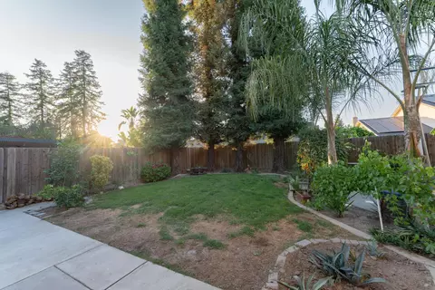 Exterior - 286 E Wilson Ave, Tulare, CA 93274 photo 22 of 24