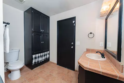 Bath - 286 E Wilson Ave, Tulare, CA 93274 photo 1 of 11