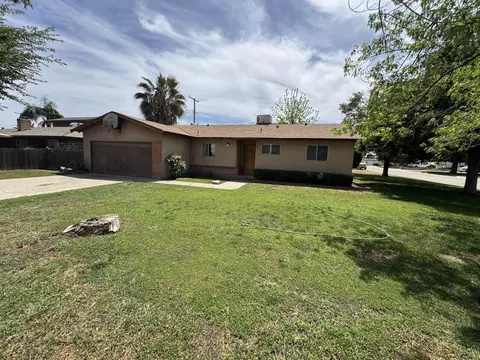 2349 E Sunset Ave, Tulare, CA 93274 photo 2