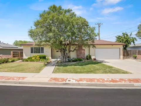 2112 E Lemmon Way, Hanford, CA 93230