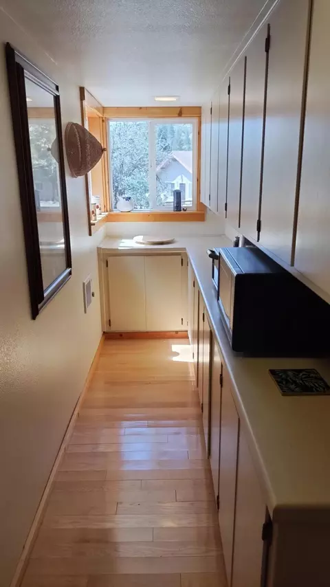 Kitchen - 339 View Dr, Springville, CA 93265 photo 6 of 8