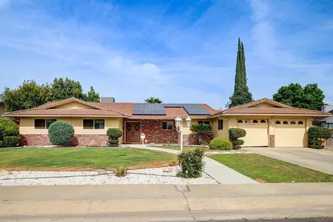 1044 Mountain View Dr, Lindsay, CA 93247
