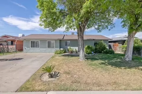 11428 Redwood St, Armona, CA 93202