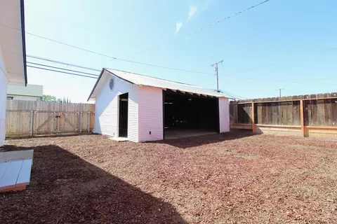 Exterior - 517 W Maple St, Exeter, CA 93221 photo 6 of 8