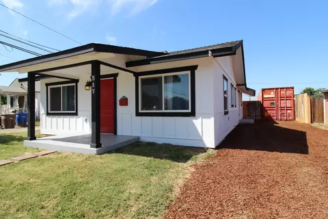 Exterior - 517 W Maple St, Exeter, CA 93221 photo 2 of 8