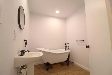 Bath - 517 W Maple St, Exeter, CA 93221 photo 2 of 2