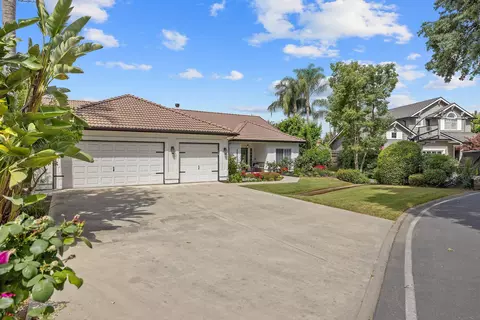 5943 W Elowin Dr, Visalia, CA 93291