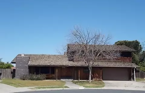 1196 Robinson Ct, Hanford, CA 93230