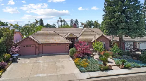 945 W Hemlock Ave, Visalia, CA 93277