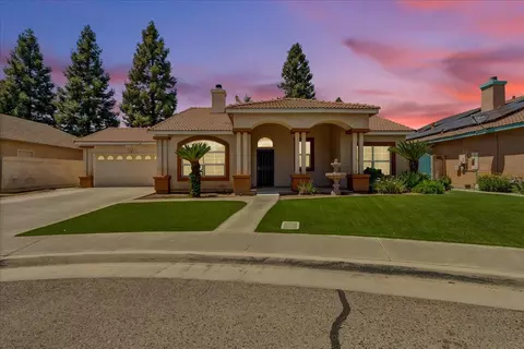 2831 S Sheridan Ct, Visalia, CA 93292