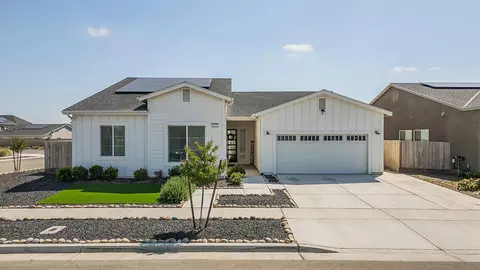 2015 N Frontier St, Hanford, CA 93230
