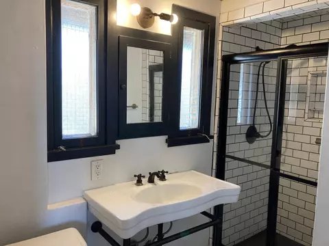 Bath - 660 E Tulare Rd, Lindsay, CA 93247 photo 3 of 3