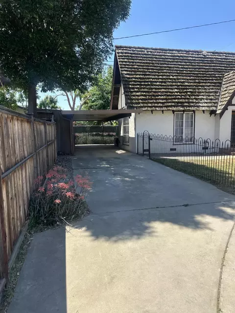 Exterior - 660 E Tulare Rd, Lindsay, CA 93247 photo 3 of 10