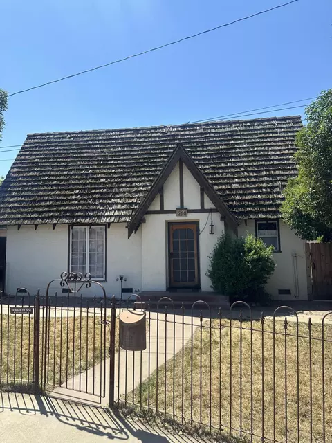 Exterior - 660 E Tulare Rd, Lindsay, CA 93247 photo 2 of 10