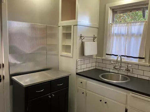Kitchen - 660 E Tulare Rd, Lindsay, CA 93247 photo 3 of 3