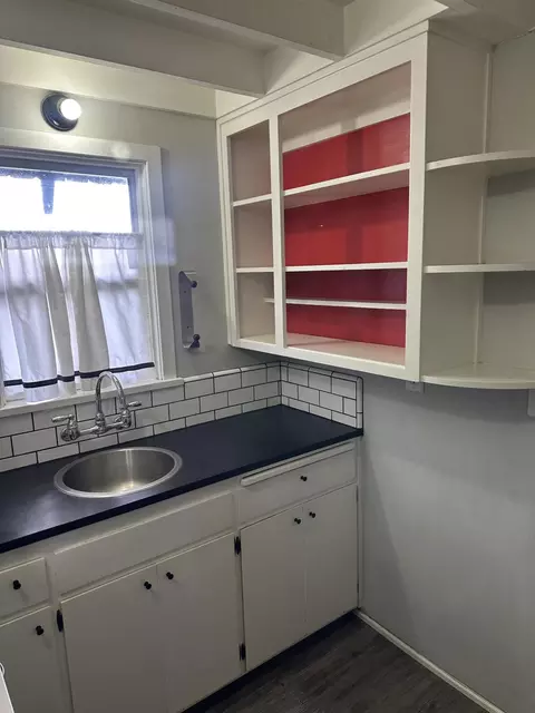 Kitchen - 660 E Tulare Rd, Lindsay, CA 93247 photo 1 of 3