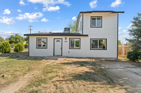 1382 E Magnolia Way, Dinuba, CA 93618