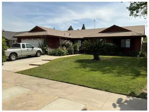 1227 E Ben Franklin Ave, Tulare, CA 93274